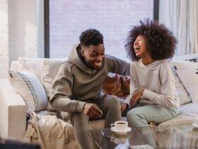 Les avantages de la thérapie par le rire pour la santé mentale