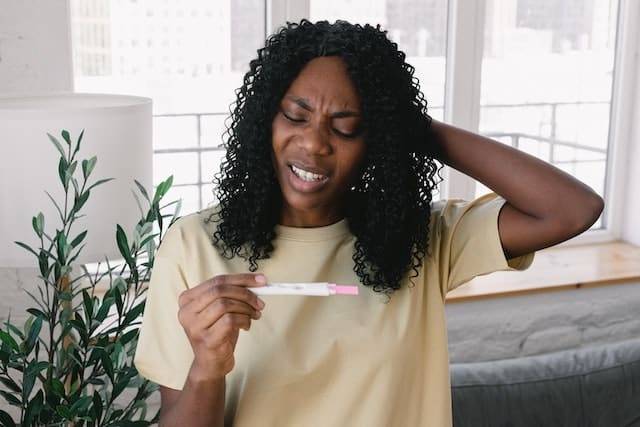 Grossesse : Quels sont les signes qu’une femme est enceinte